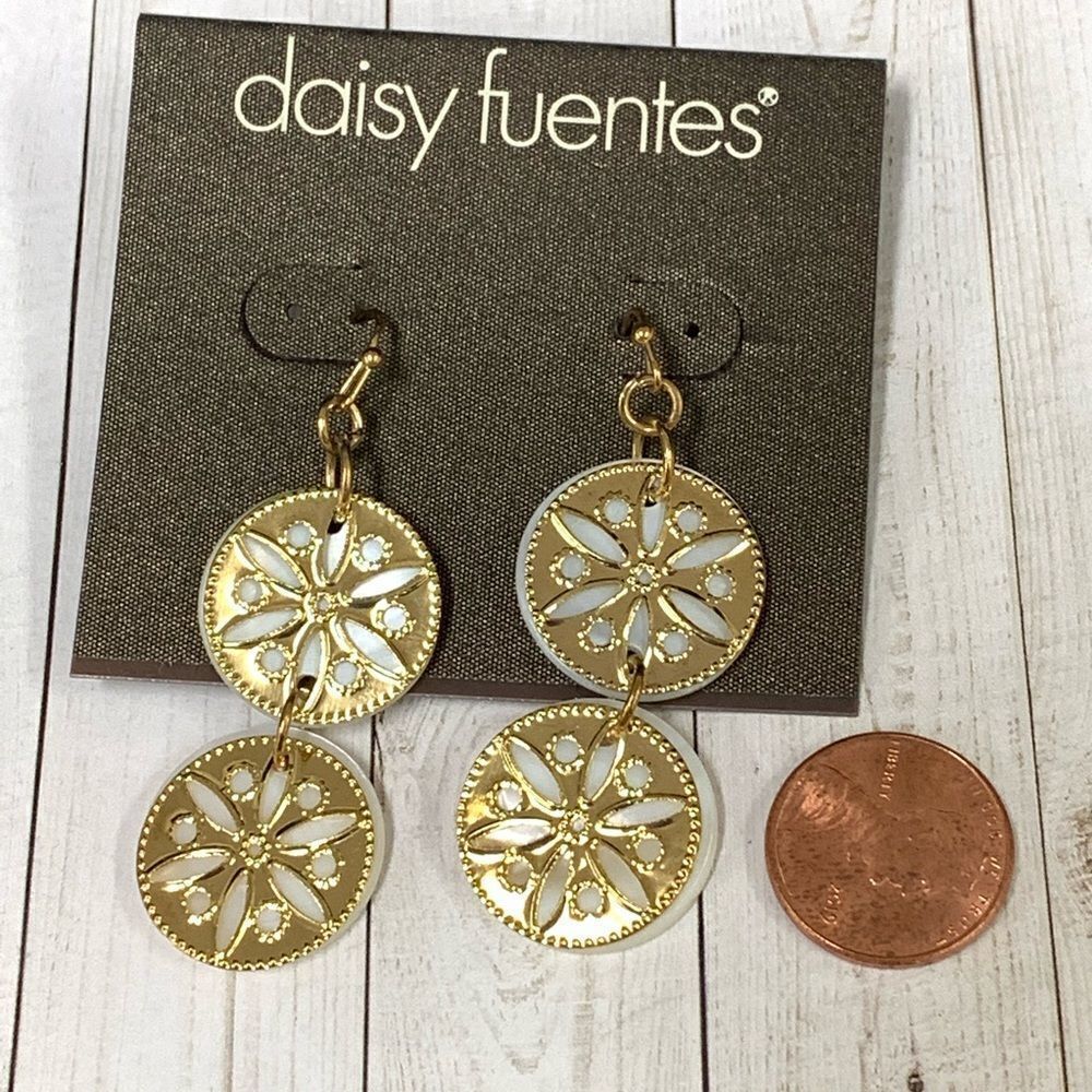‎Daisy Fuentes Shell Medallion Earrings
